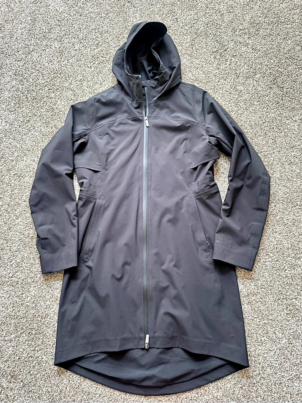 Lululemon Rebel Rain Jacket in Black Size 6